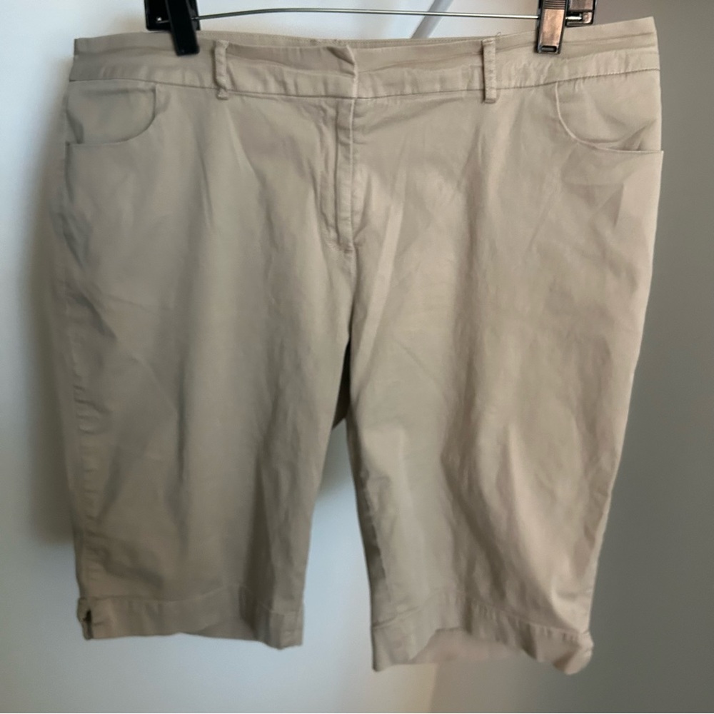 Avenue Women's Beige Bermudas